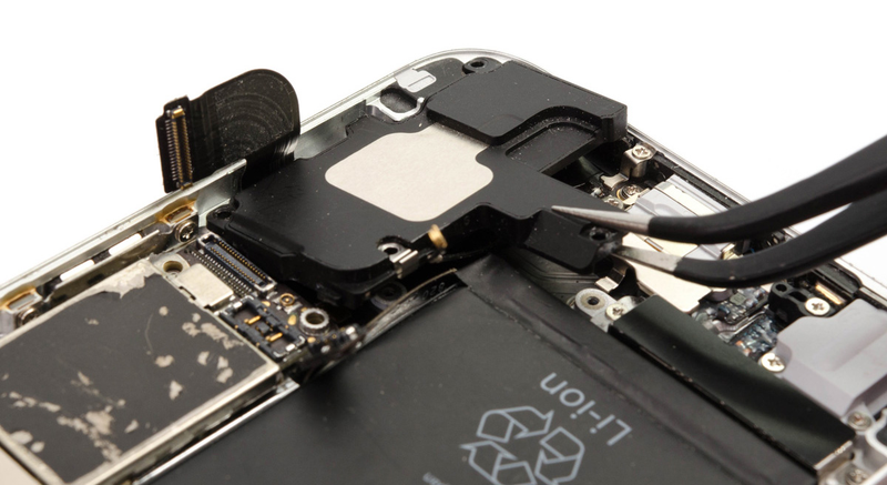 El altavoz de un IPhone 6. Foto: iFixit